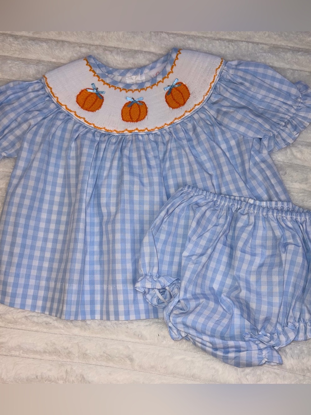 Stitchy Fish Blue Gingham Smocked Pumpkin top and bloomer set sz 18 months NWOT